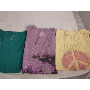 Bundle of Three American Eagle Tshirts Womens Large